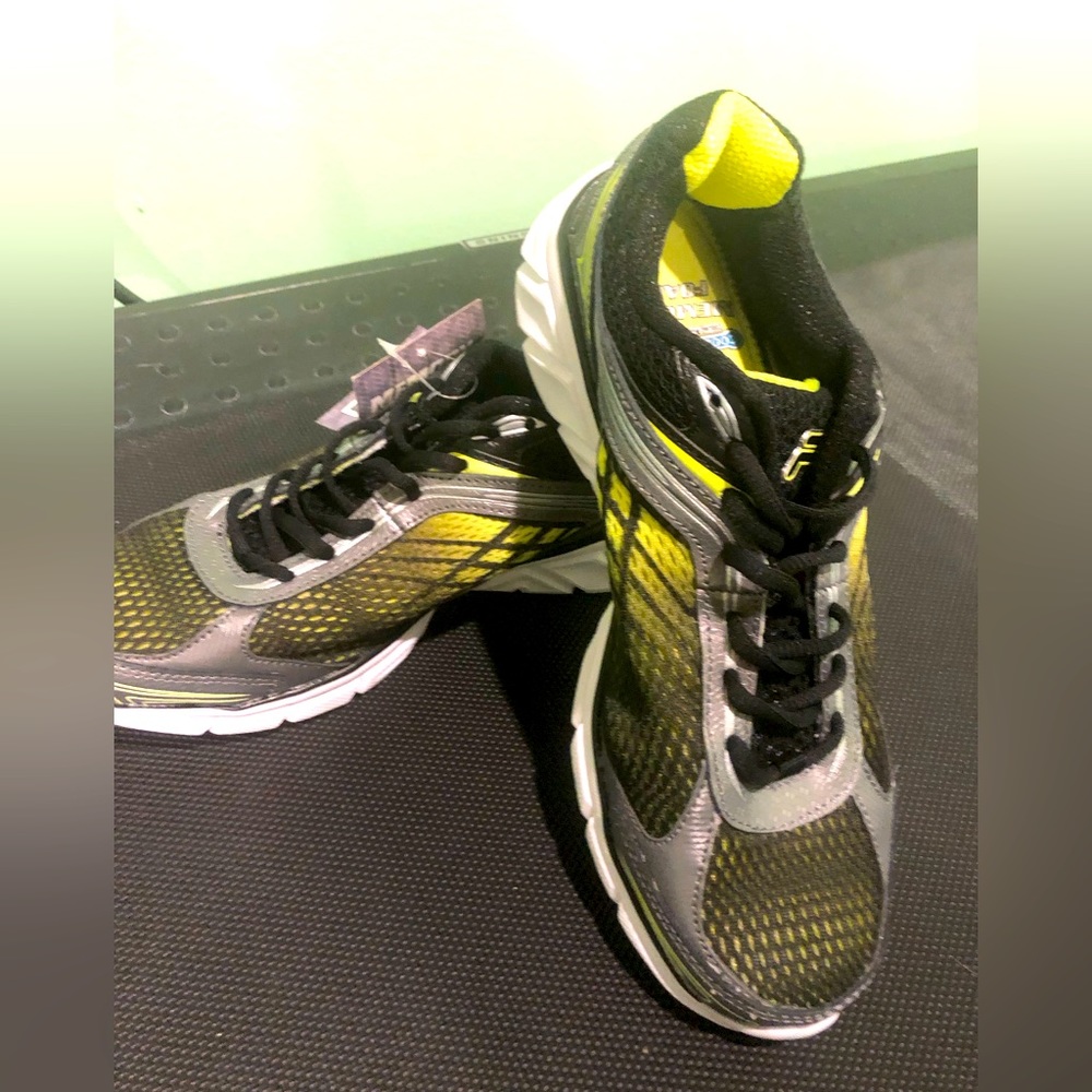 Fila Tennis Shoes - NWT 8